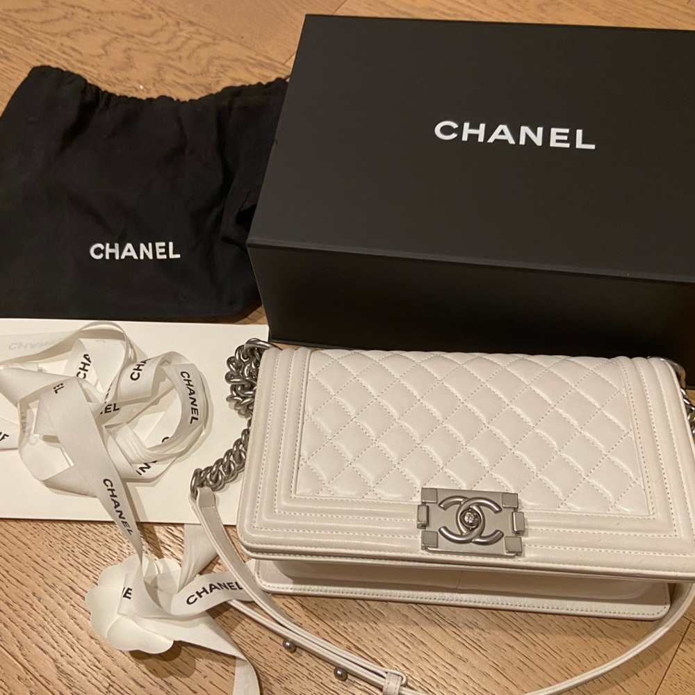 Channel LeBoy Medium Size White and Silver shoulder chain